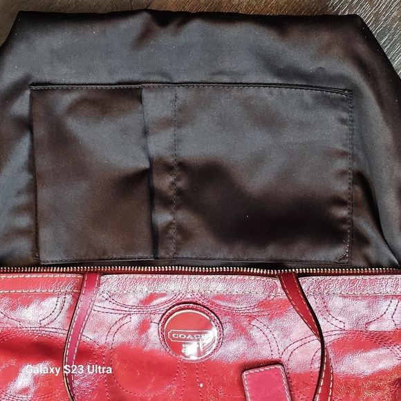 COACH F15142 Patent Leather Signature C Tote - Picture 14 of 16